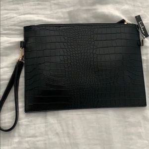 Lulu’s black crocodile embossed clutch, NWT